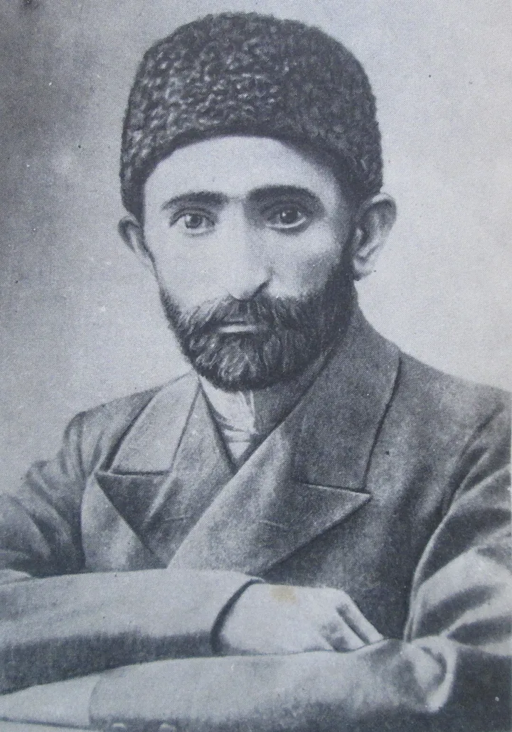 Mirzə Ələkbər Sabir, Mənbə: https://az.wikipedia.org/wiki/Mirz%C9%99_%C6%8Fl%C9%99kb%C9%99r_Sabir