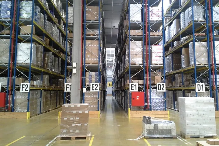 Mənbə: https://www.peakpx.com/439942/storage-warehouse-interior