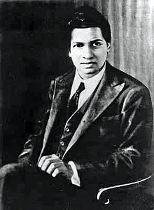 Srinivasa Ramanucan (Mənbə: https://en.wikipedia.org/wiki/File:Srinivasa_Ramanujan_-_OPC_-_1.jpg)